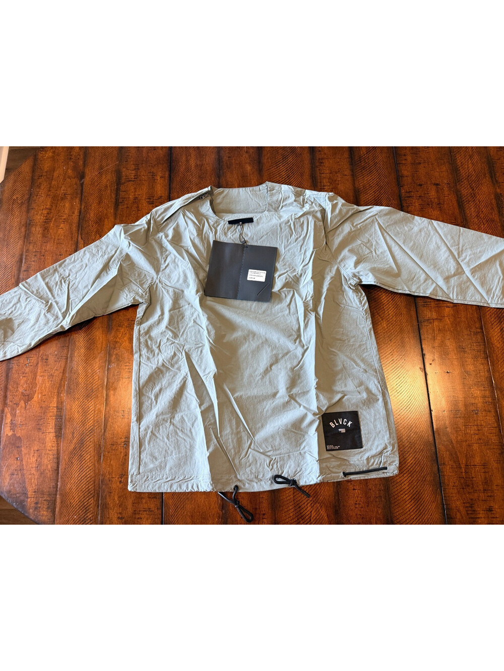 Black Scale Lightweight Nylon LS Crewneck Pullover Green Medium NWT